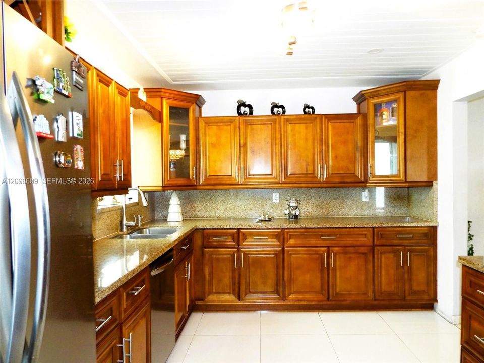 На продажу: $825,000 (4 спален, 2 ванн, 1854 Квадратных фут)