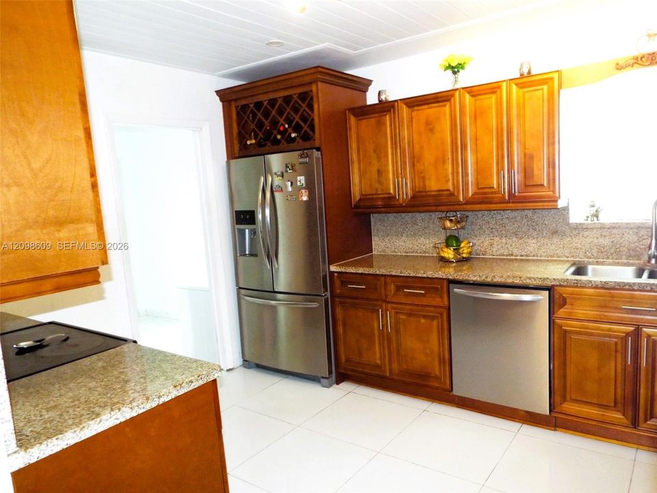 На продажу: $825,000 (4 спален, 2 ванн, 1854 Квадратных фут)