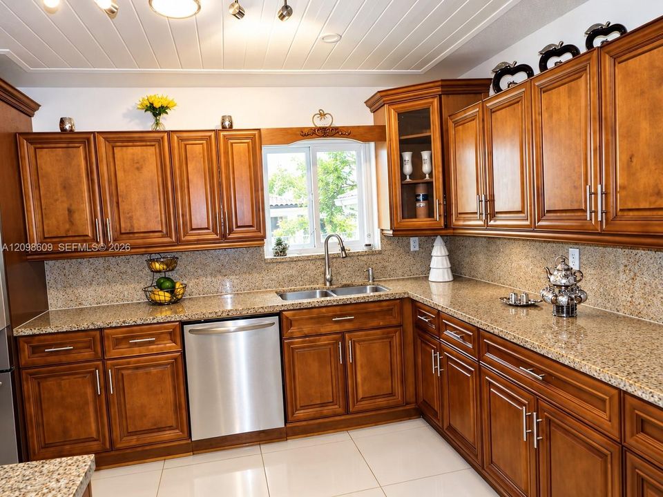 На продажу: $825,000 (4 спален, 2 ванн, 1854 Квадратных фут)