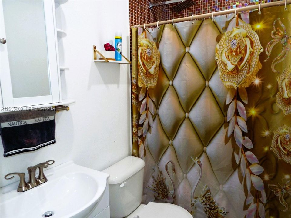 На продажу: $825,000 (4 спален, 2 ванн, 1854 Квадратных фут)