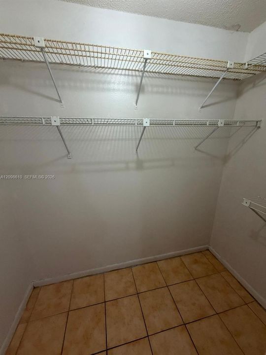 出租: $1,800 (1 贝兹, 1 浴室, 777 平方英尺)
