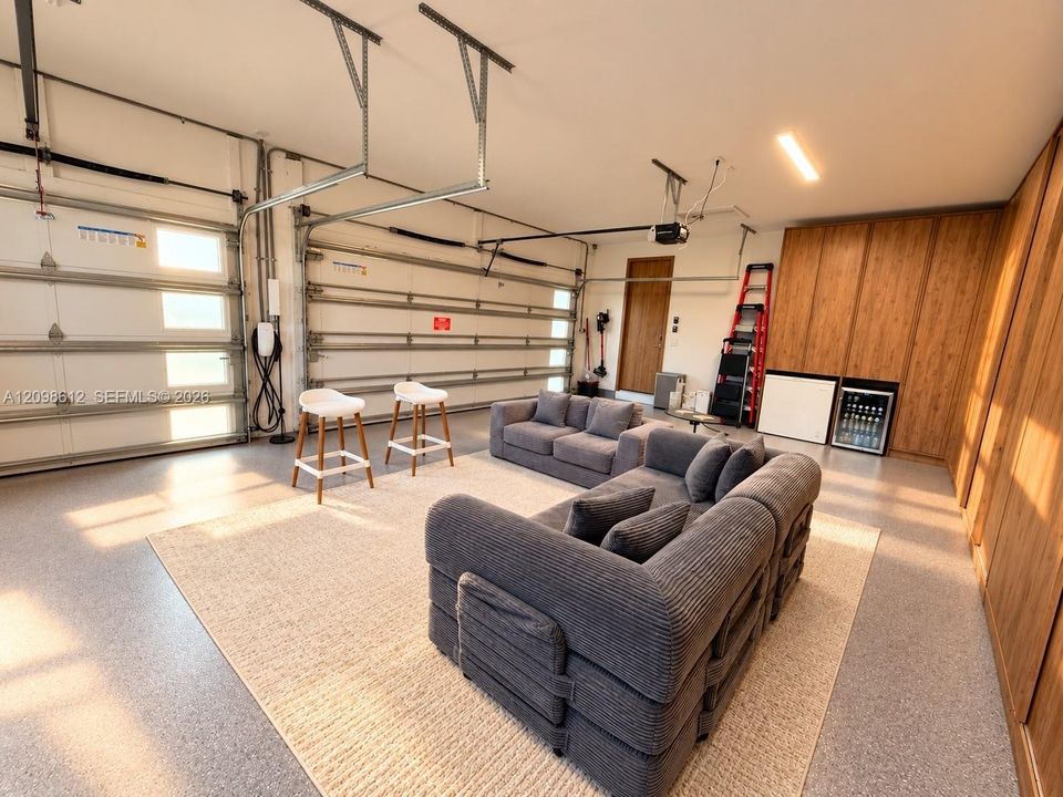 For Sale: $2,990,900 (4 beds, 3 baths, 3159 Square Feet)