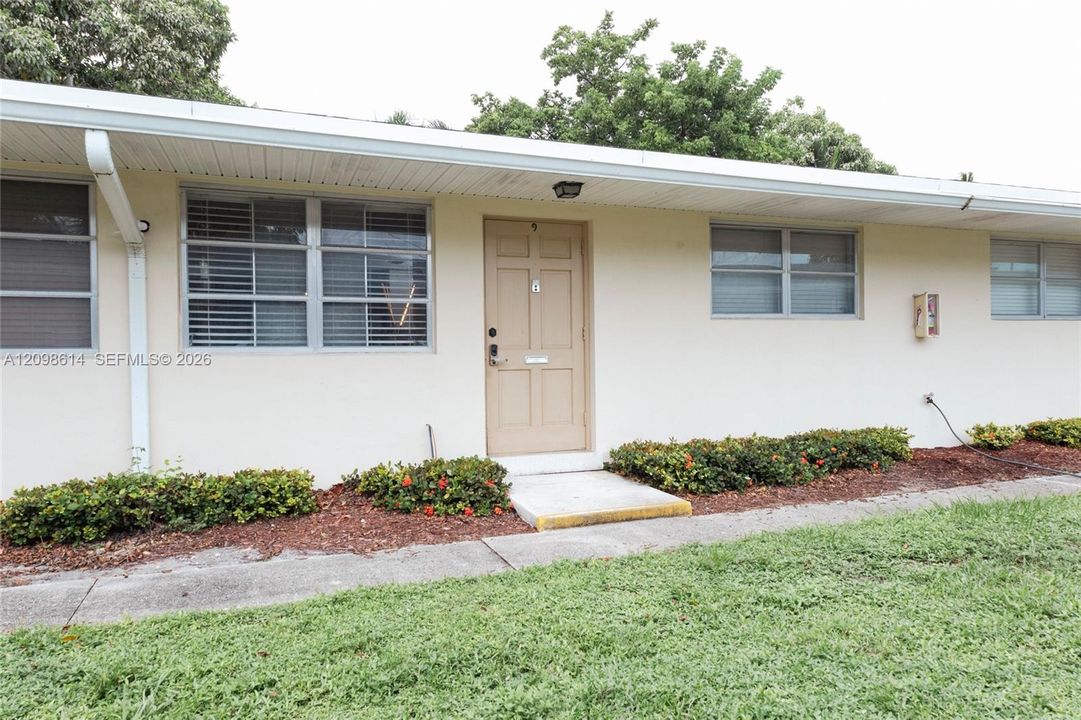 For Sale: $135,000 (1 beds, 1 baths, 576 Square Feet)