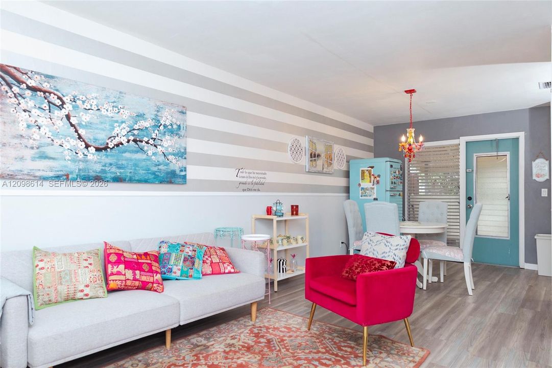 For Sale: $135,000 (1 beds, 1 baths, 576 Square Feet)