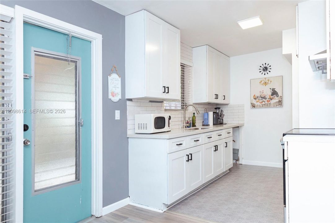For Sale: $135,000 (1 beds, 1 baths, 576 Square Feet)