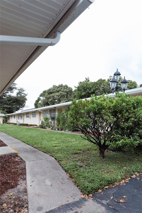 For Sale: $135,000 (1 beds, 1 baths, 576 Square Feet)