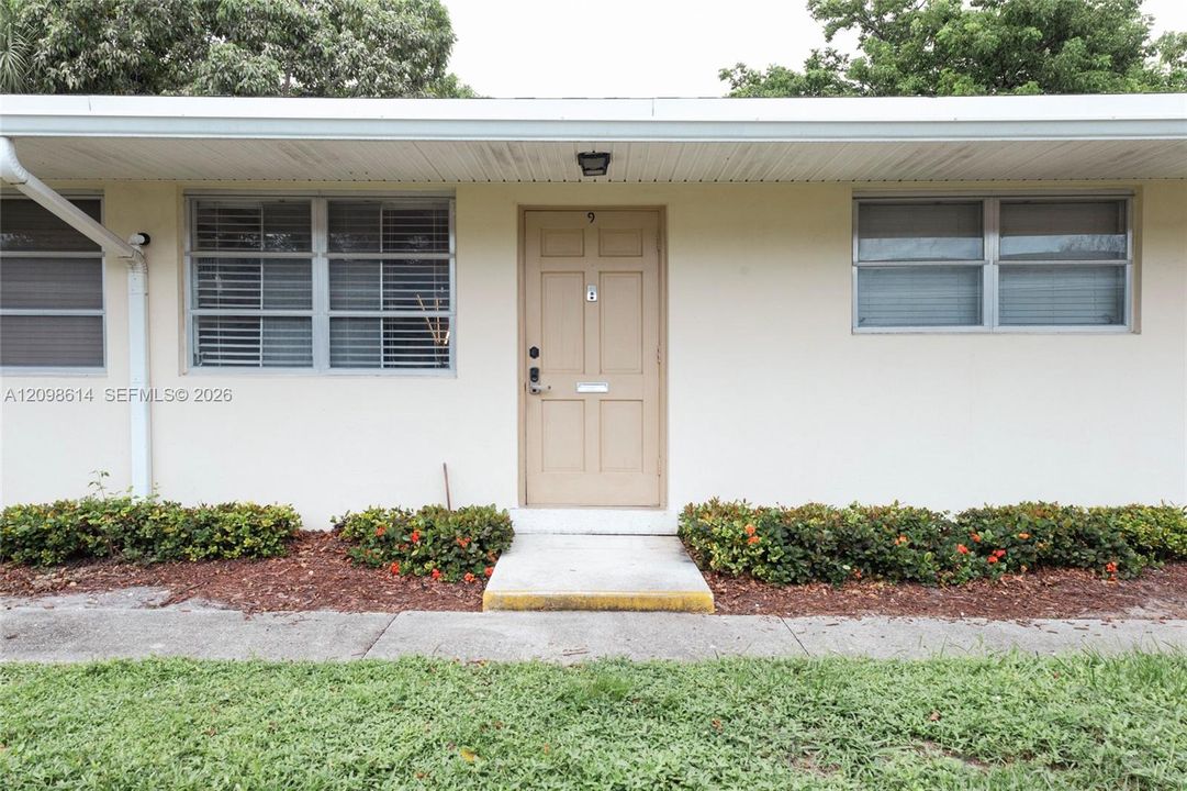 For Sale: $135,000 (1 beds, 1 baths, 576 Square Feet)