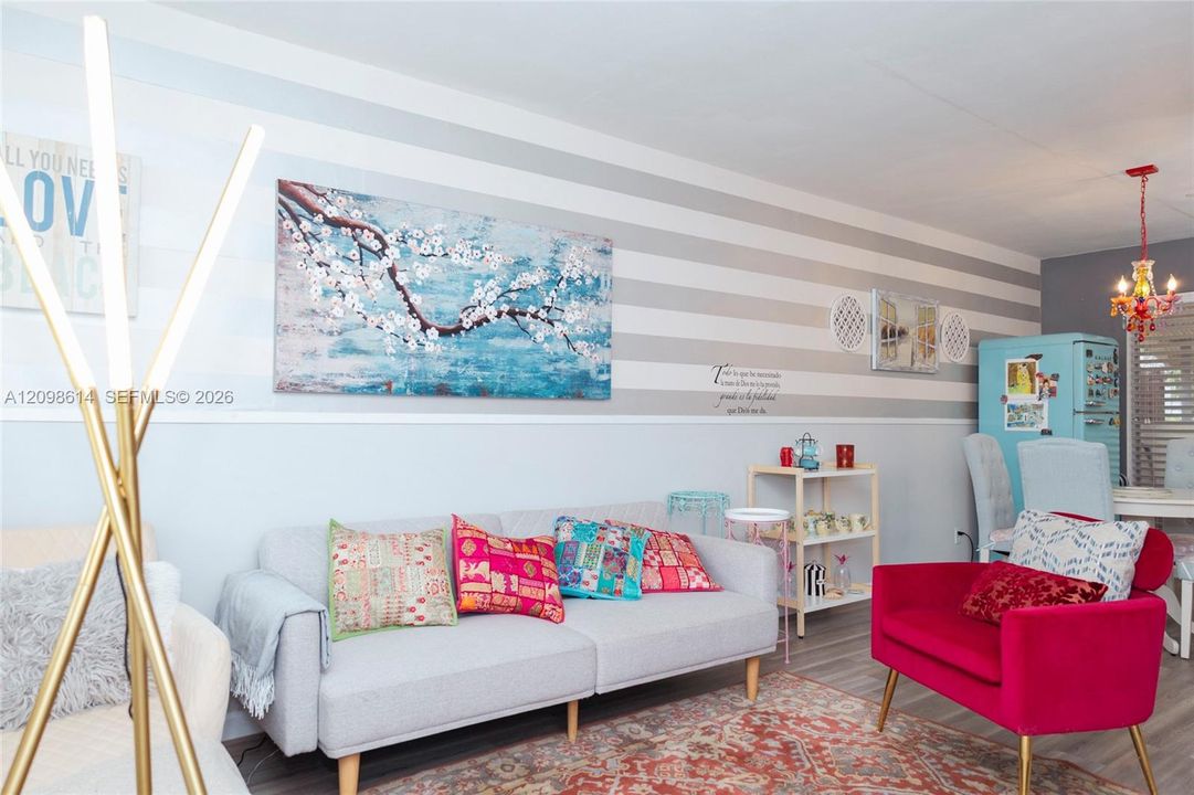 For Sale: $135,000 (1 beds, 1 baths, 576 Square Feet)