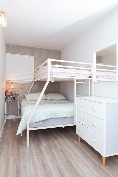 For Sale: $135,000 (1 beds, 1 baths, 576 Square Feet)