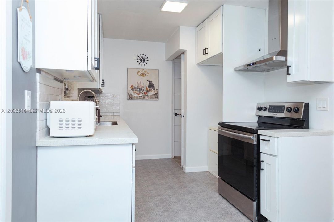 For Sale: $135,000 (1 beds, 1 baths, 576 Square Feet)