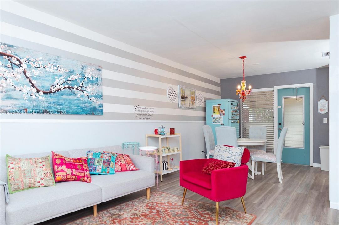 For Sale: $135,000 (1 beds, 1 baths, 576 Square Feet)