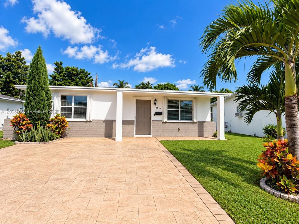 For Rent: $2,600 (2 beds, 1 baths, 1132 Square Feet)