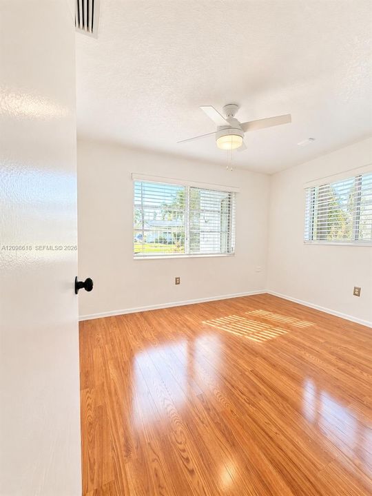 For Rent: $2,600 (2 beds, 1 baths, 1132 Square Feet)