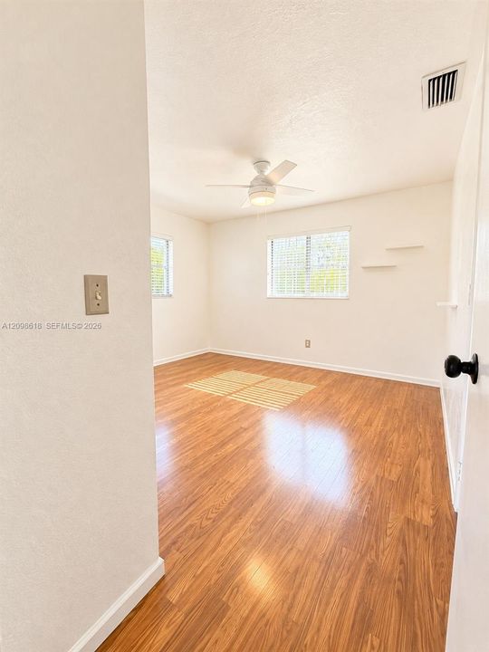 For Rent: $2,600 (2 beds, 1 baths, 1132 Square Feet)