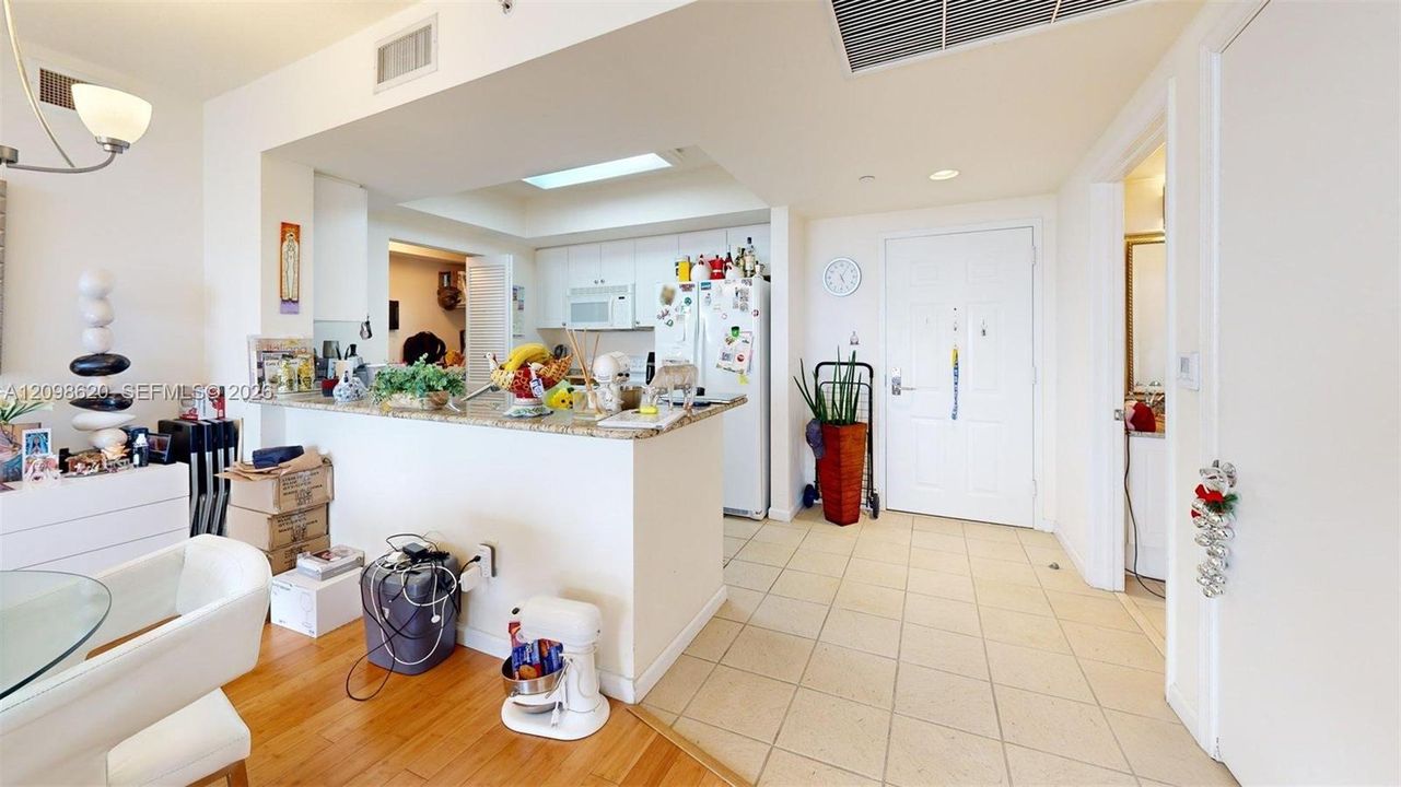 For Sale: $505,000 (2 beds, 2 baths, 1175 Square Feet)