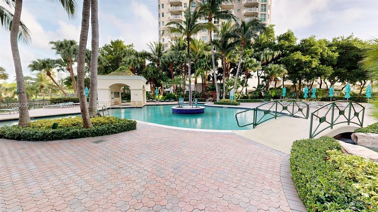 For Sale: $505,000 (2 beds, 2 baths, 1175 Square Feet)