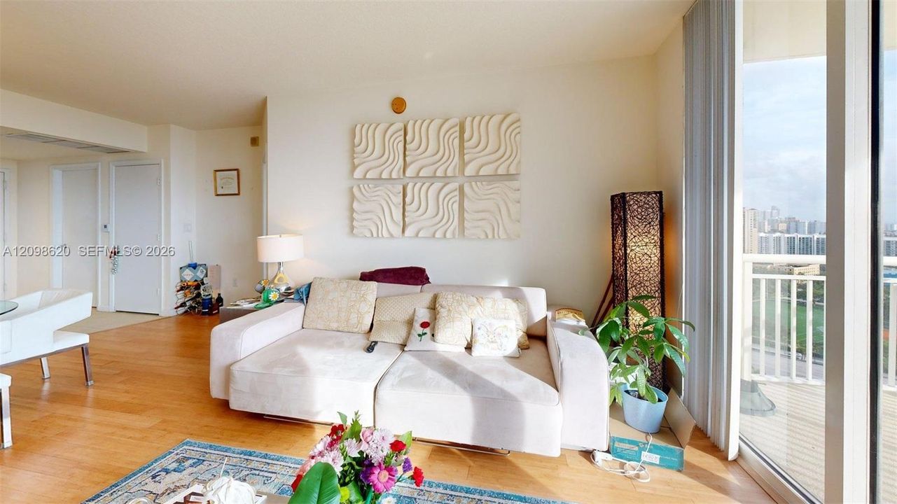 For Sale: $505,000 (2 beds, 2 baths, 1175 Square Feet)