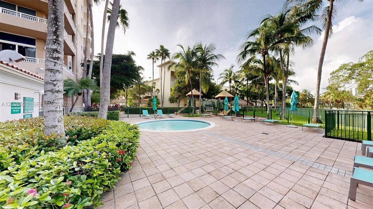 For Sale: $505,000 (2 beds, 2 baths, 1175 Square Feet)