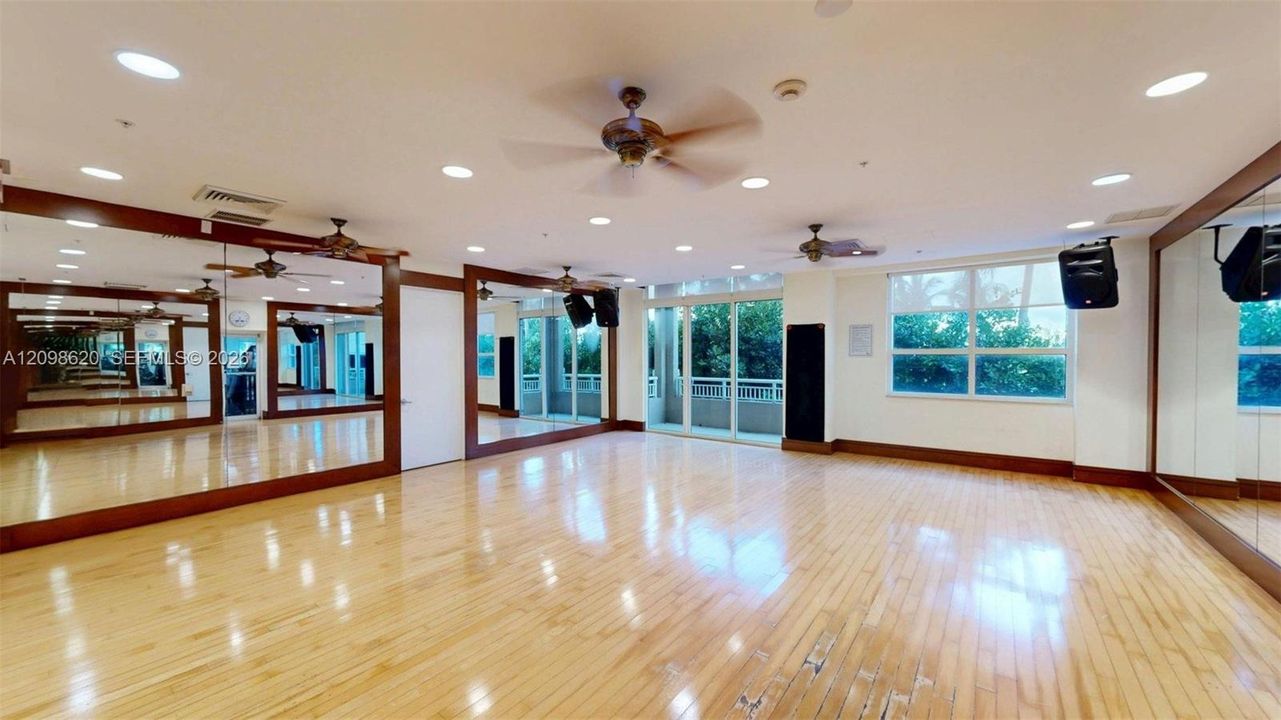For Sale: $505,000 (2 beds, 2 baths, 1175 Square Feet)