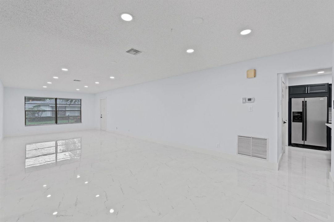 11-web-or-mls-A7409349