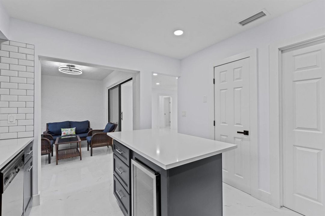 19-web-or-mls-A7409376