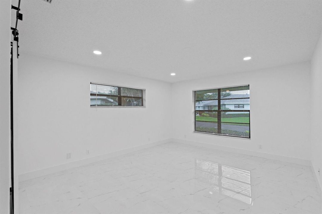 25-web-or-mls-A7409403