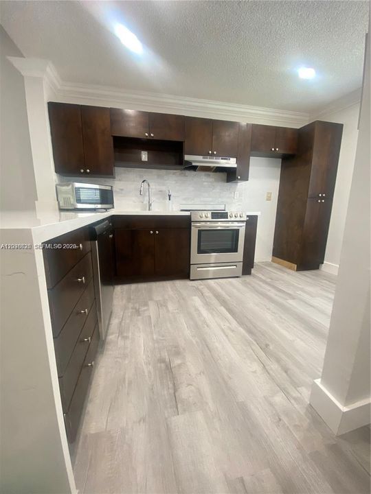 В аренду: $2,300 (2 спален, 2 ванн, 1000 Квадратных фут)
