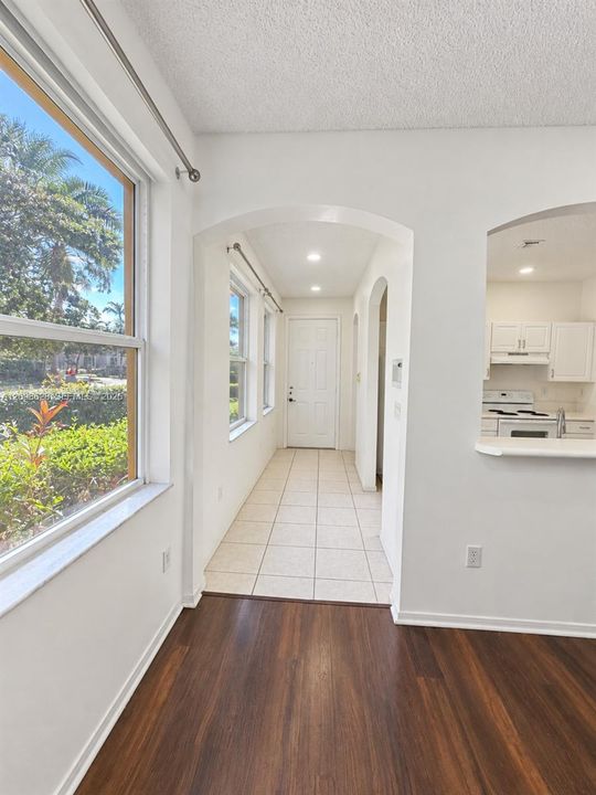 For Rent: $2,200 (2 beds, 2 baths, 1040 Square Feet)