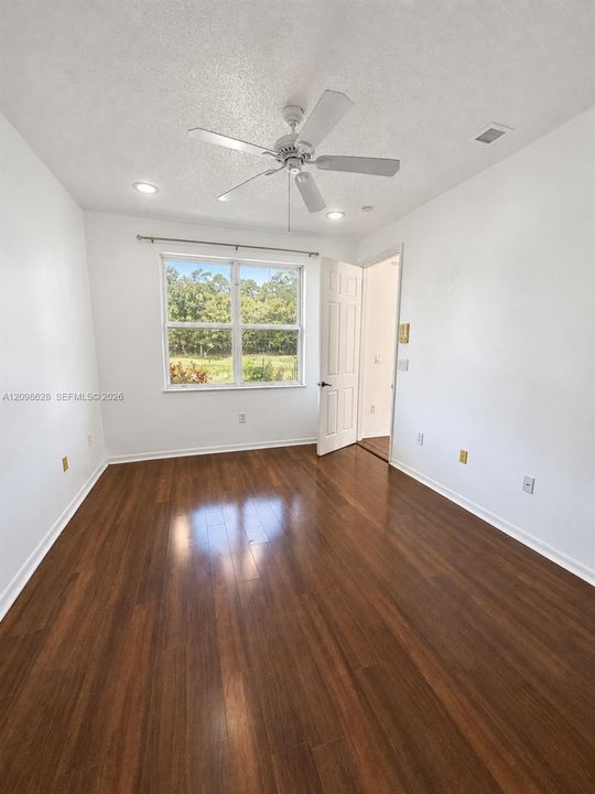 For Rent: $2,200 (2 beds, 2 baths, 1040 Square Feet)