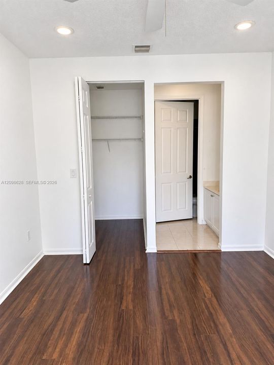 For Rent: $2,200 (2 beds, 2 baths, 1040 Square Feet)