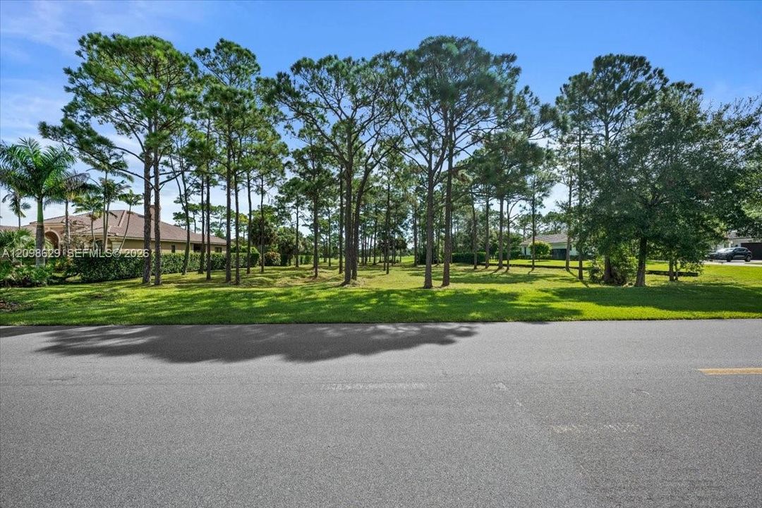 En Venta: $675,000 (0.82 acres)