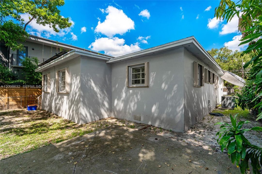 For Sale: $1,199,990 (3 beds, 2 baths, 1476 Square Feet)