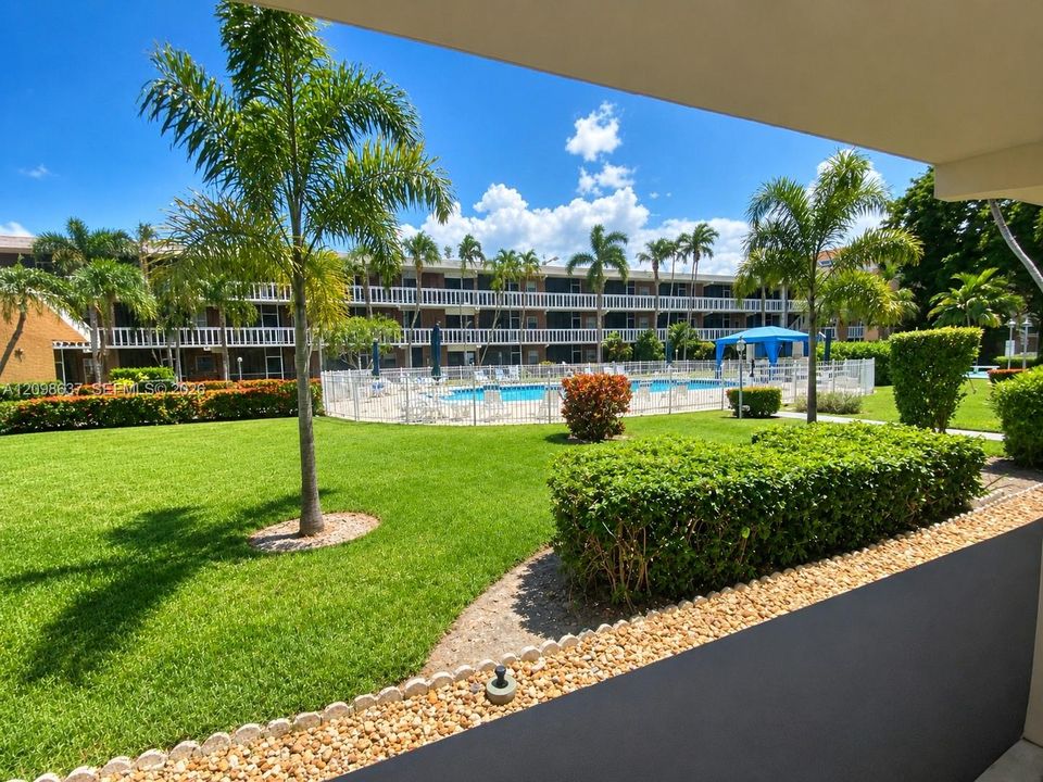 For Sale: $179,900 (1 beds, 1 baths, 736 Square Feet)