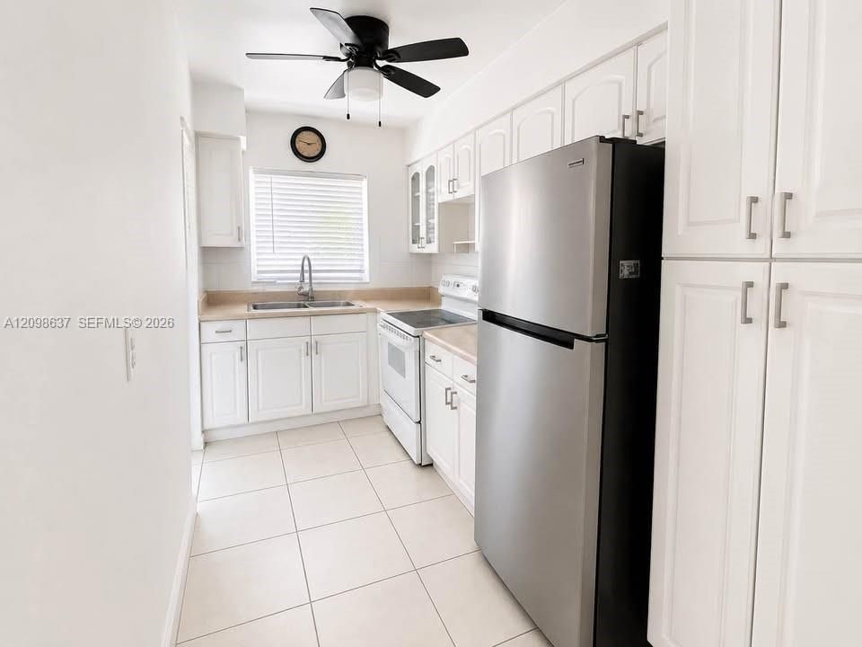 For Sale: $179,900 (1 beds, 1 baths, 736 Square Feet)