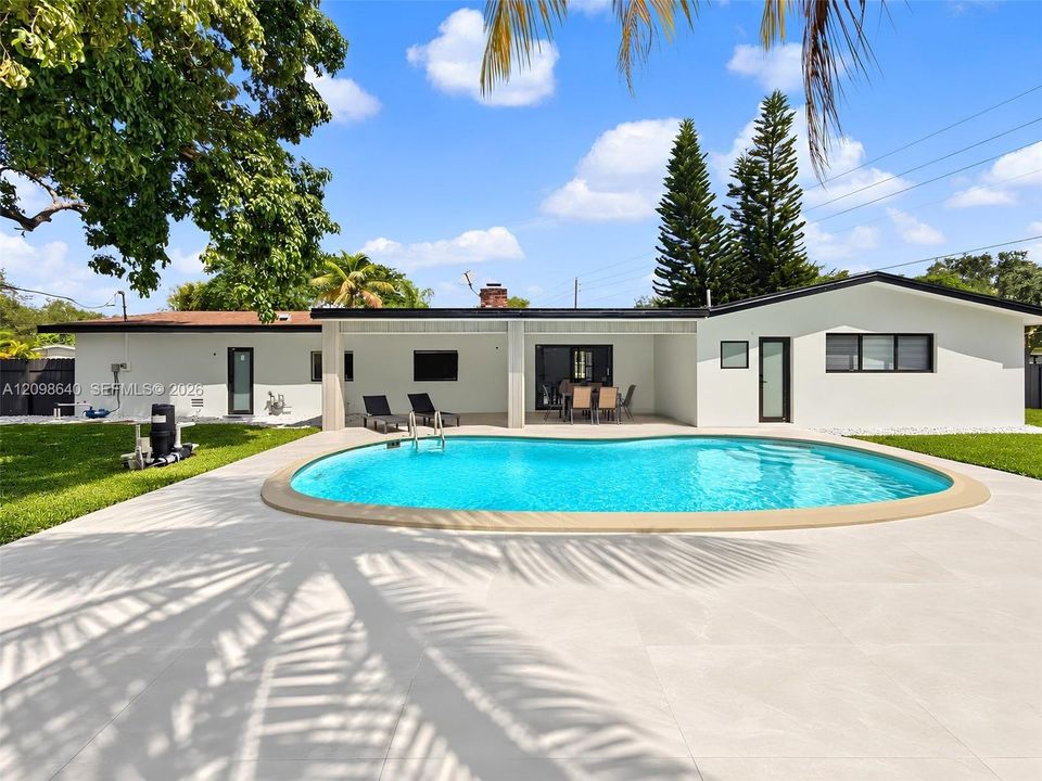 For Sale: $1,599,000 (3 beds, 2 baths, 1860 Square Feet)