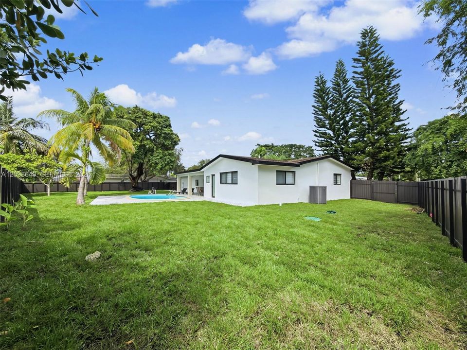 For Sale: $1,599,000 (3 beds, 2 baths, 1860 Square Feet)