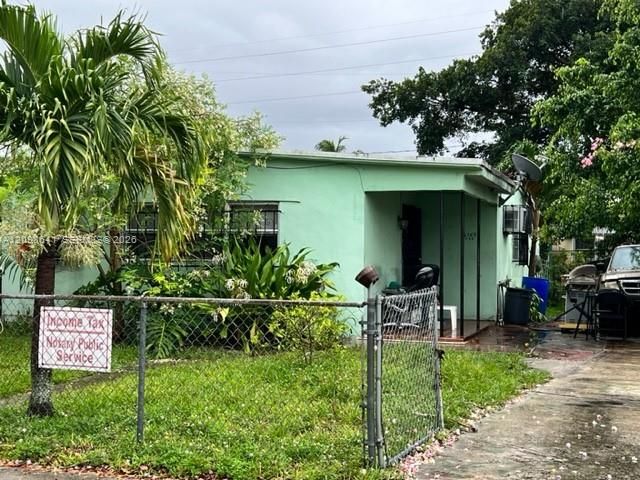 For Rent: $2,500 (3 beds, 2 baths, 1050 Square Feet)