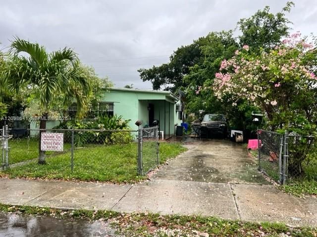 For Rent: $2,500 (3 beds, 2 baths, 1050 Square Feet)