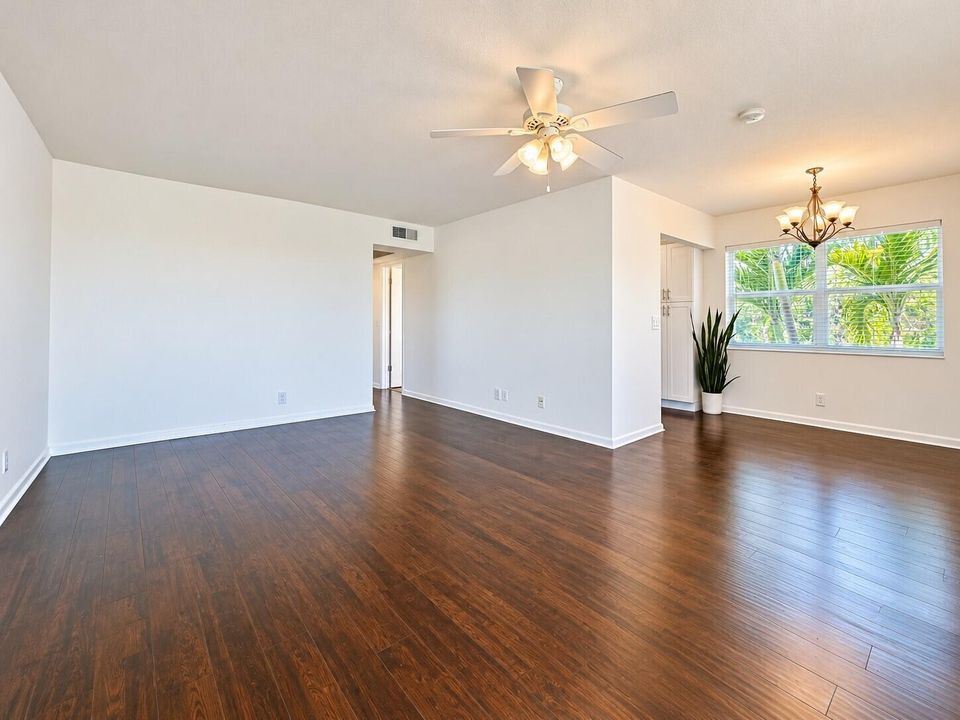 Living Dining Area