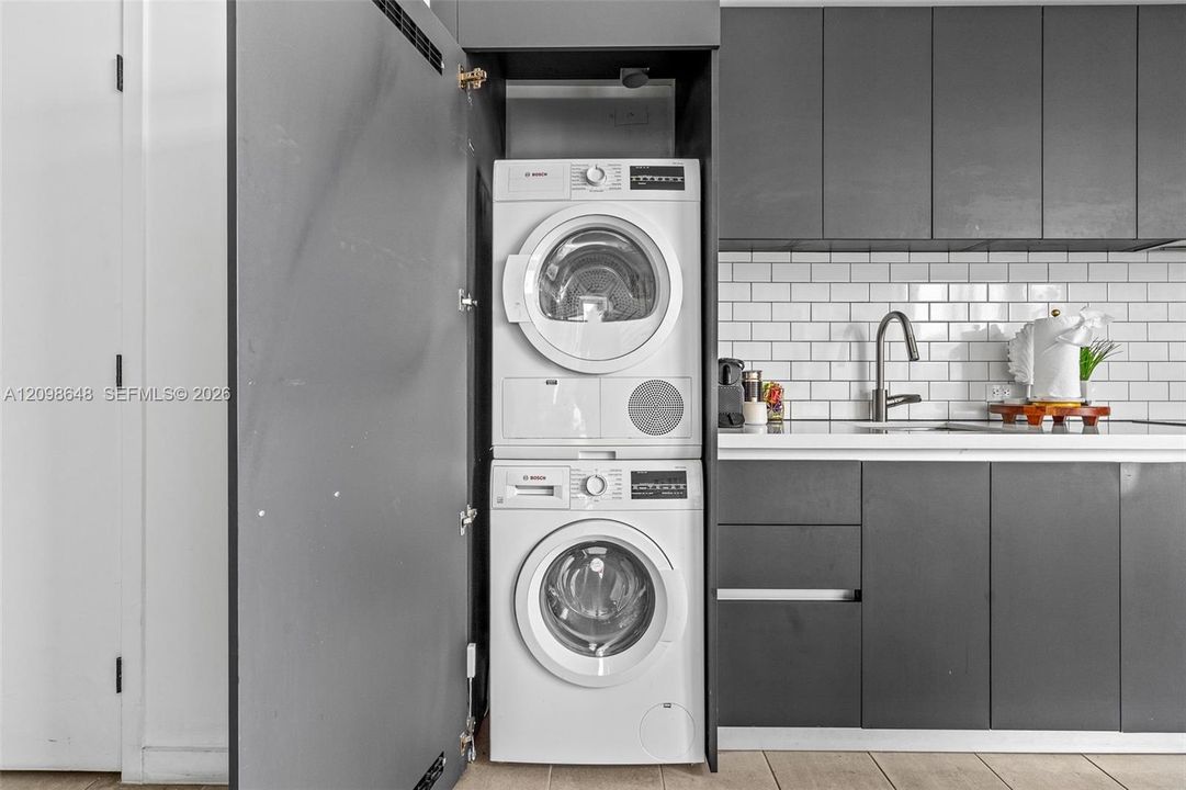 For Sale: $549,900 (2 beds, 1 baths, 647 Square Feet)