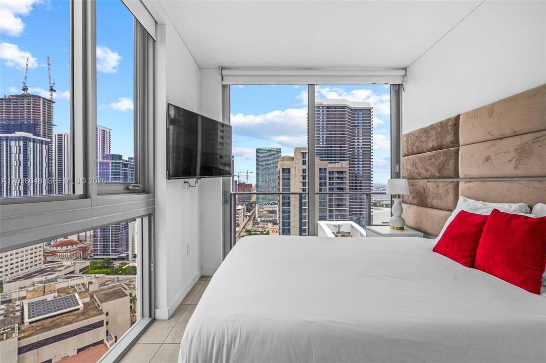 For Sale: $549,900 (2 beds, 1 baths, 647 Square Feet)