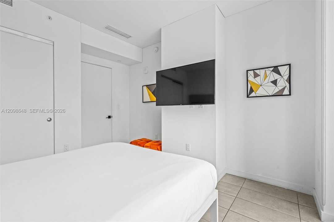For Sale: $549,900 (2 beds, 1 baths, 647 Square Feet)