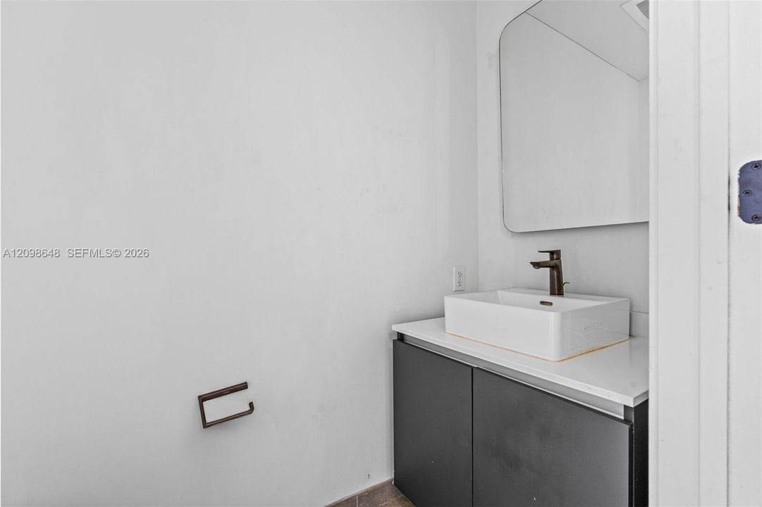 For Sale: $549,900 (2 beds, 1 baths, 647 Square Feet)