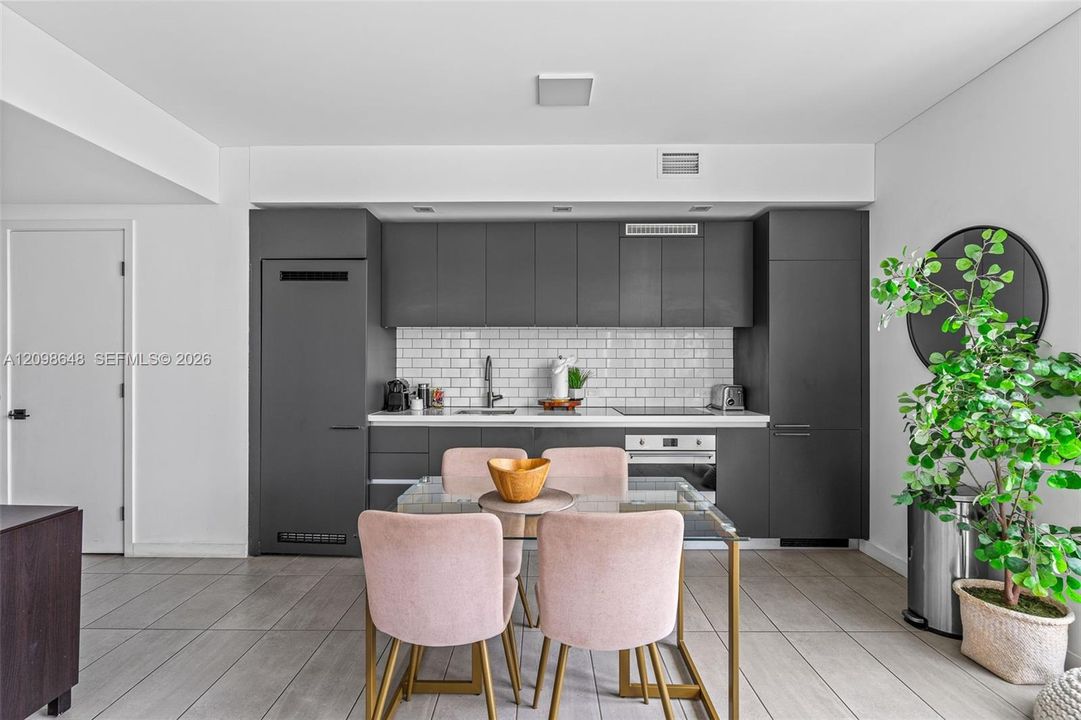 For Sale: $549,900 (2 beds, 1 baths, 647 Square Feet)