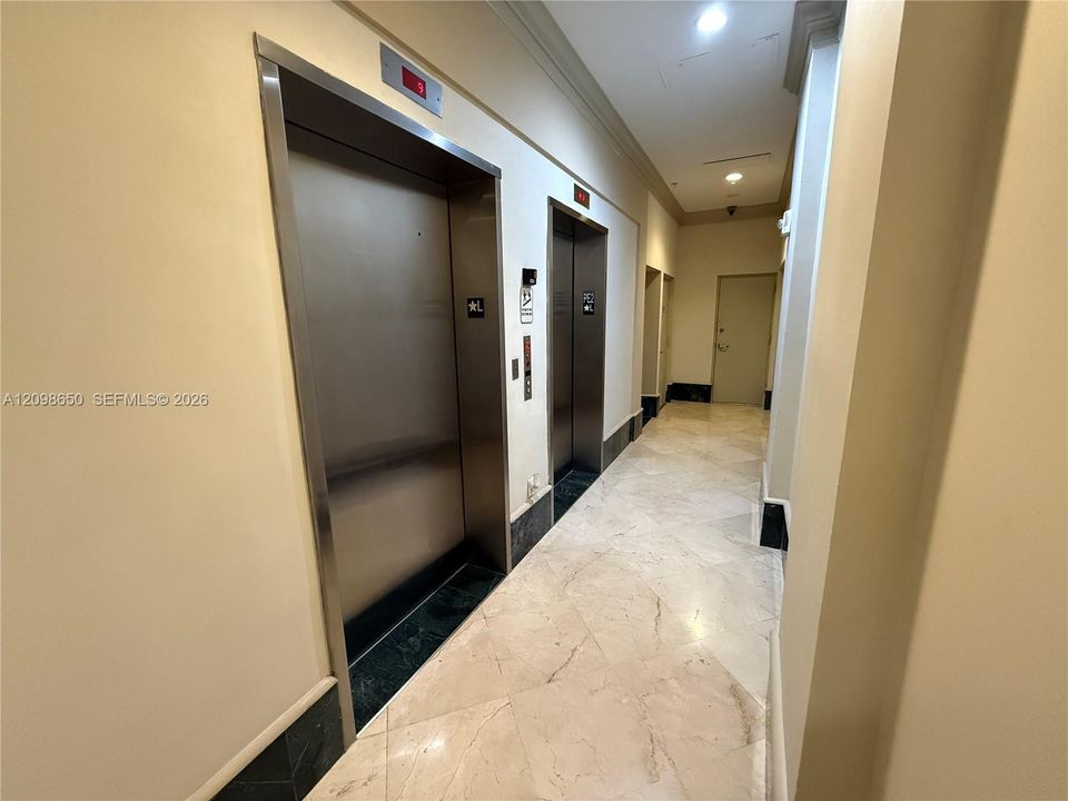 For Sale: $360,000 (1 beds, 1 baths, 695 Square Feet)