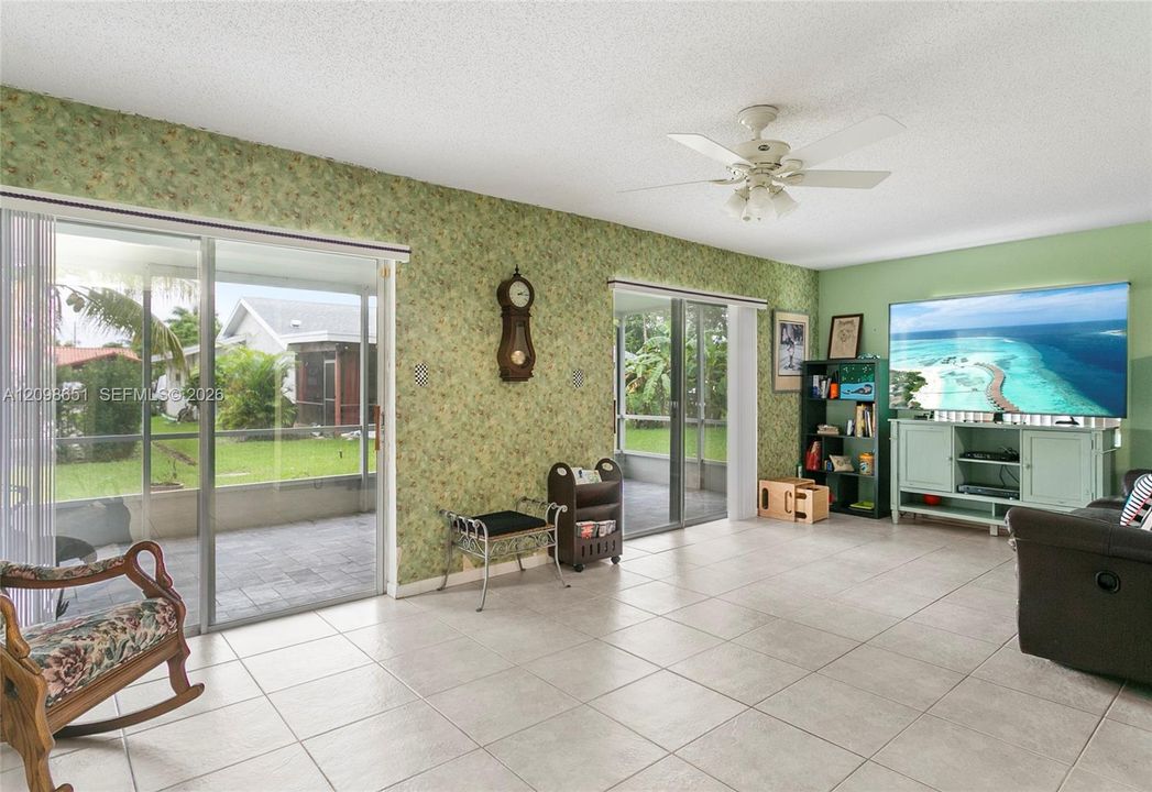 Family room - 2 large sets of sliding doors out to the screened patio