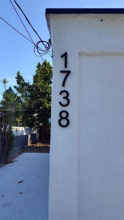 En Venta: $425,000 (4 camas, 2 baños, 970 Pies cuadrados)