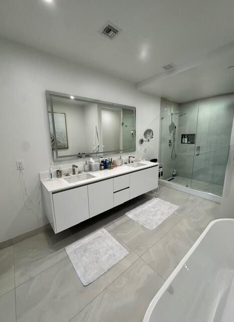HUGE PRIMARY SHOWER