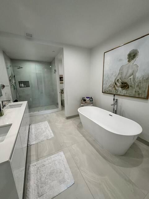 SOAKING TUB