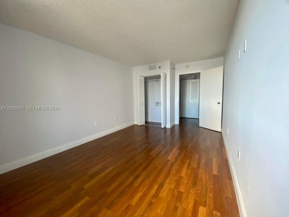For Rent: $2,690 (2 beds, 2 baths, 914 Square Feet)